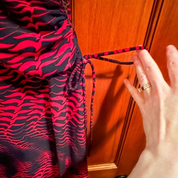 Faux wrap stretchy red and navy geometric dress (hidden birds) - Picture 2 of 4